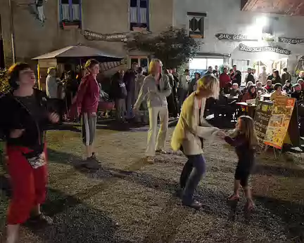 IMG_8999 Samedi soir c'est fête à Prapic, après une journée éprouvante pour certaines, les drôles de dames ont encore la force de danser …